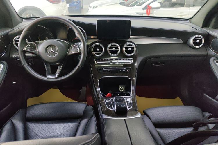 Used Mercedes-Benz GLC 2017 GLC 260 4MATIC Luxury Model Center Console