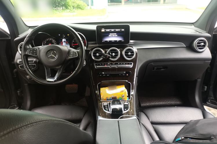 Used Mercedes-Benz GLC 2017 GLC 260 4MATIC Dynamic Edition Center Console
