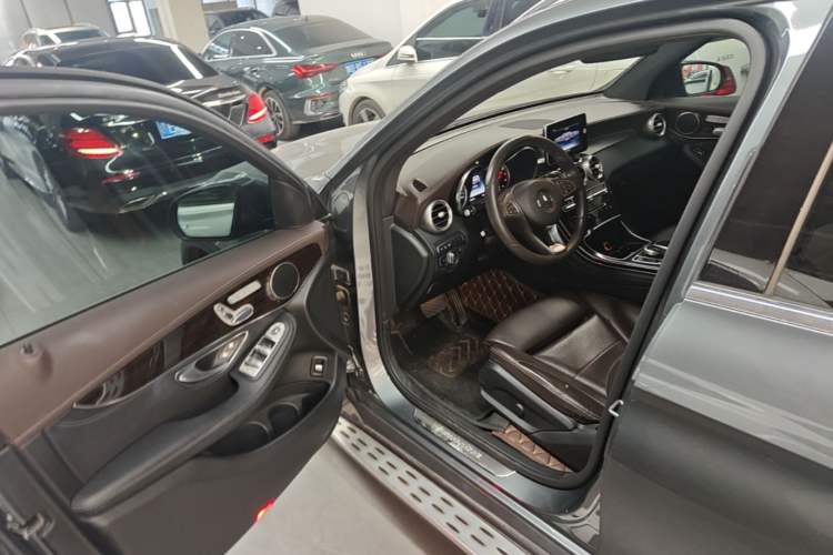 Used Mercedes-Benz GLC 2017 GLC 260 4MATIC Luxury Model Driver Seat