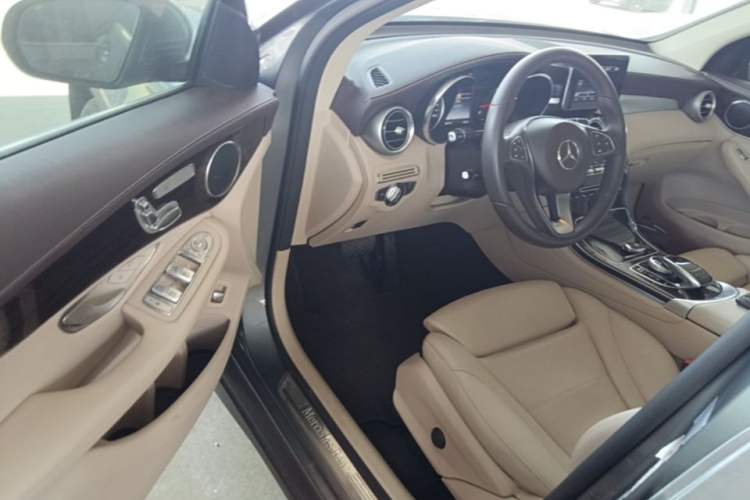 Used Mercedes-Benz GLC 2017 GLC 260 4MATIC Dynamic Edition Driver Seat