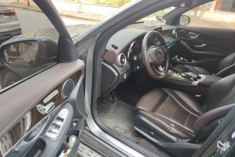 Used Mercedes-Benz GLC 2017 GLC 260 4MATIC Luxury Model Driver Seat