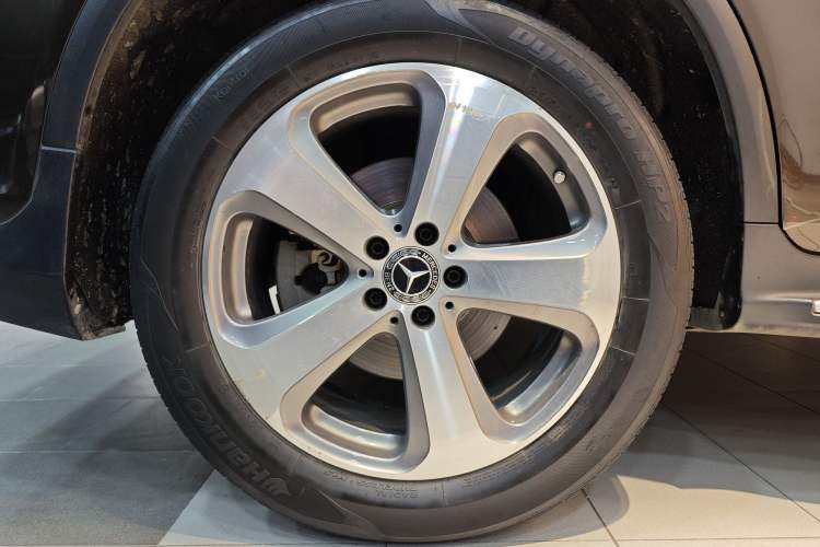 Used Mercedes-Benz GLC 2017 GLC 260 4MATIC Luxury Model Exterior 1