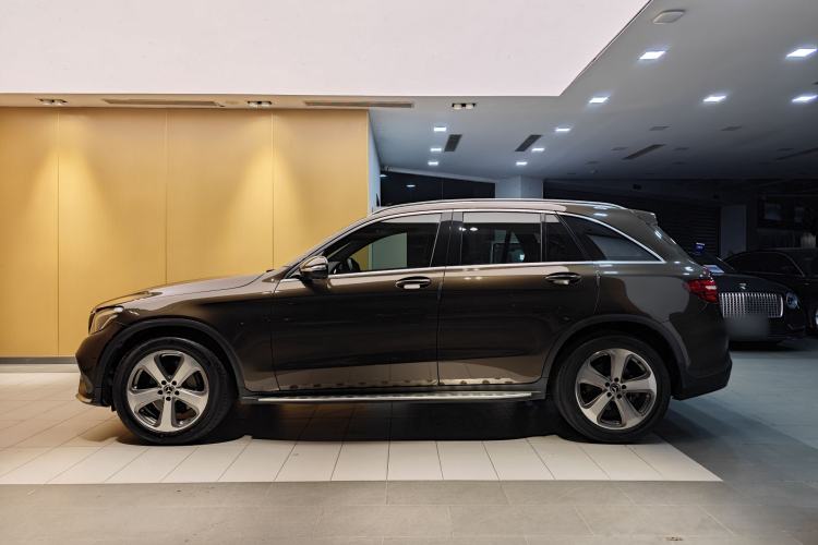 Used Mercedes-Benz GLC 2017 GLC 260 4MATIC Luxury Model Exterior 10