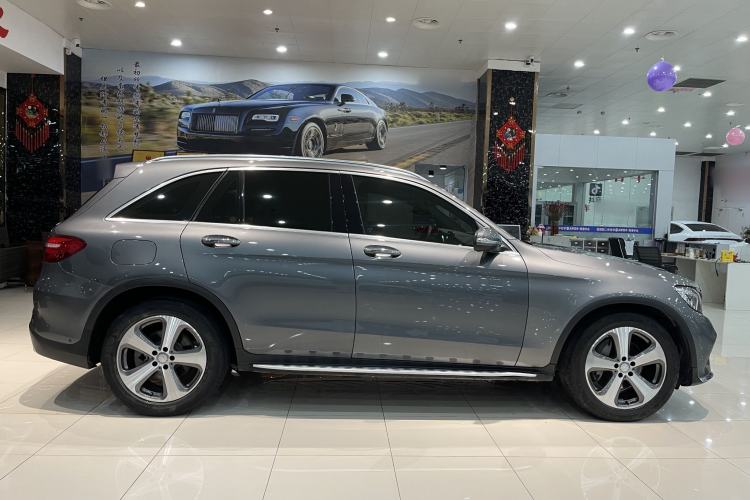 Used Mercedes-Benz GLC 2017 GLC 300 4MATIC Sport Edition Exterior 3
