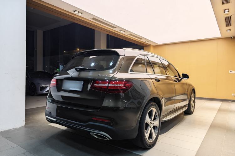 Used Mercedes-Benz GLC 2017 GLC 260 4MATIC Luxury Model Exterior 3