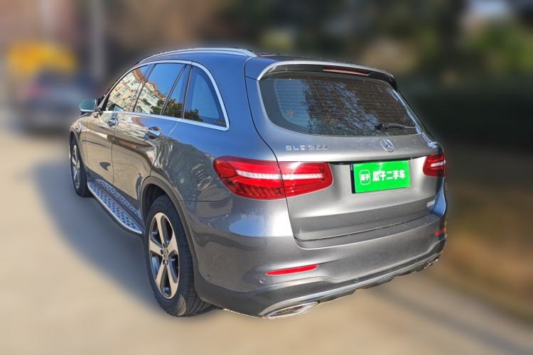Used Mercedes-Benz GLC 2017 GLC 260 4MATIC Luxury Model Exterior 3