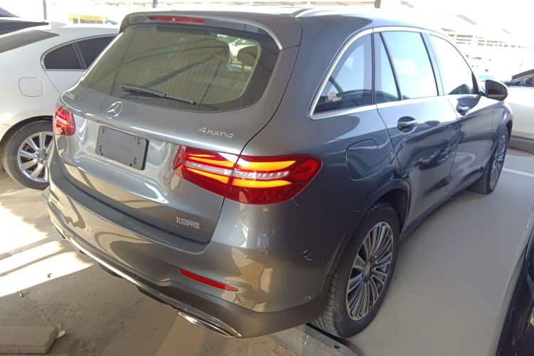 Used Mercedes-Benz GLC 2017 GLC 260 4MATIC Dynamic Edition Exterior 5
