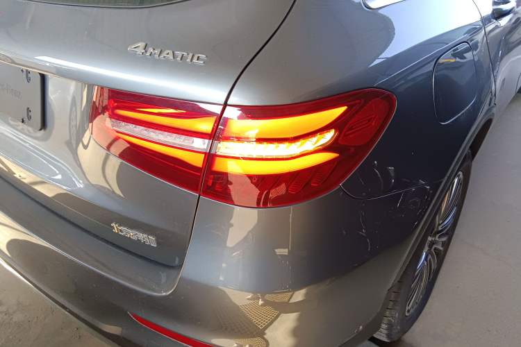 Used Mercedes-Benz GLC 2017 GLC 260 4MATIC Dynamic Edition Exterior 6