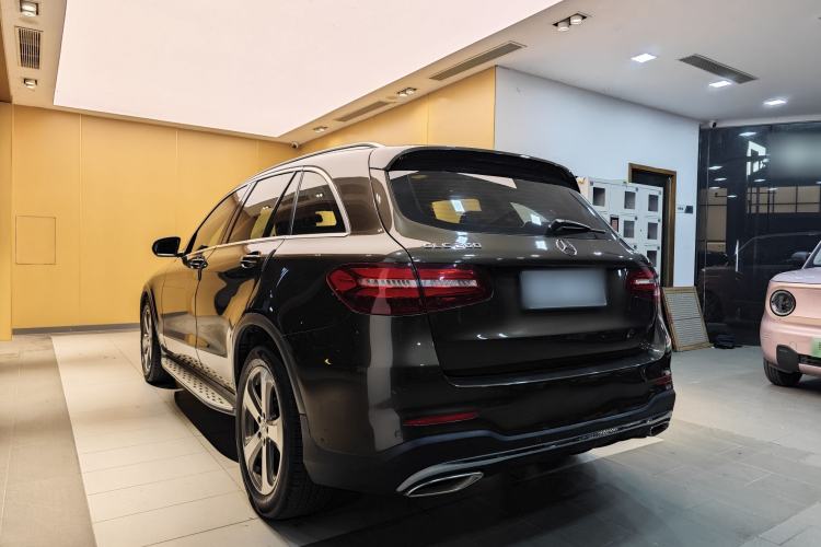 Used Mercedes-Benz GLC 2017 GLC 260 4MATIC Luxury Model Exterior 8