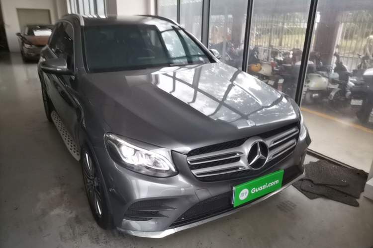Used Mercedes-Benz GLC 2017 GLC 260 4MATIC Dynamic Edition Front Right 45 Deg