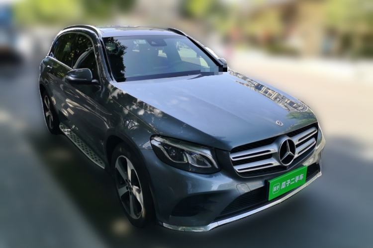 Used Mercedes-Benz GLC 2017 GLC 260 4MATIC Luxury Model Front Right 45 Deg