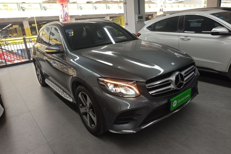 Used Mercedes-Benz GLC 2017 GLC 260 4MATIC Luxury Model Front Right 45 Deg