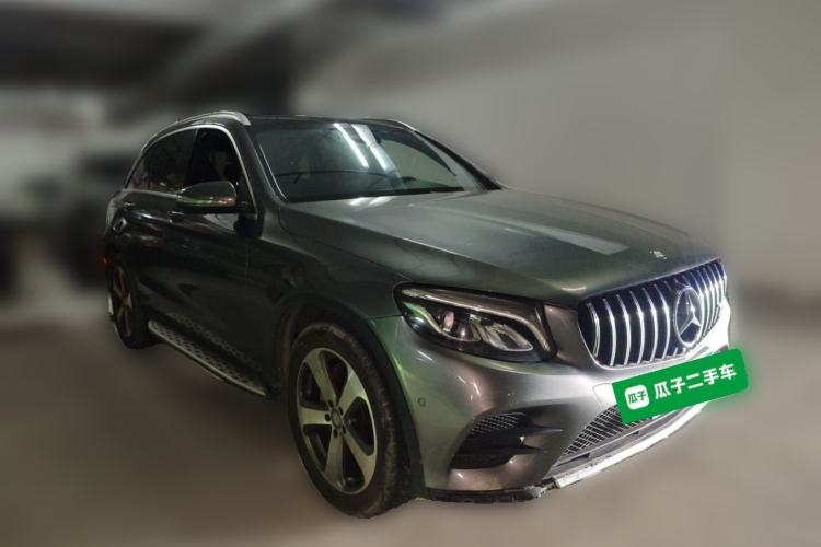 Used Mercedes-Benz GLC 2017 GLC 260 4MATIC Luxury Model Front Right 45 Deg