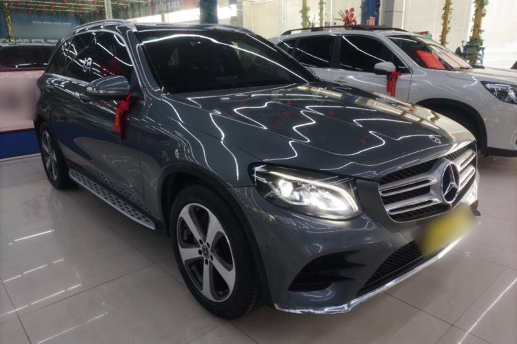 Used Mercedes-Benz GLC 2017 GLC 260 4MATIC Luxury Model Front Right 45 Deg
