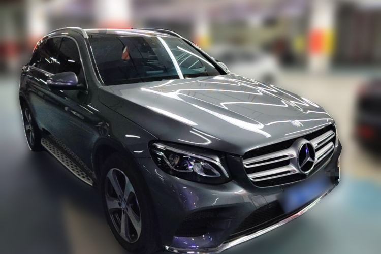 Used Mercedes-Benz GLC 2017 GLC 260 4MATIC Luxury Model Front Right 45 Deg