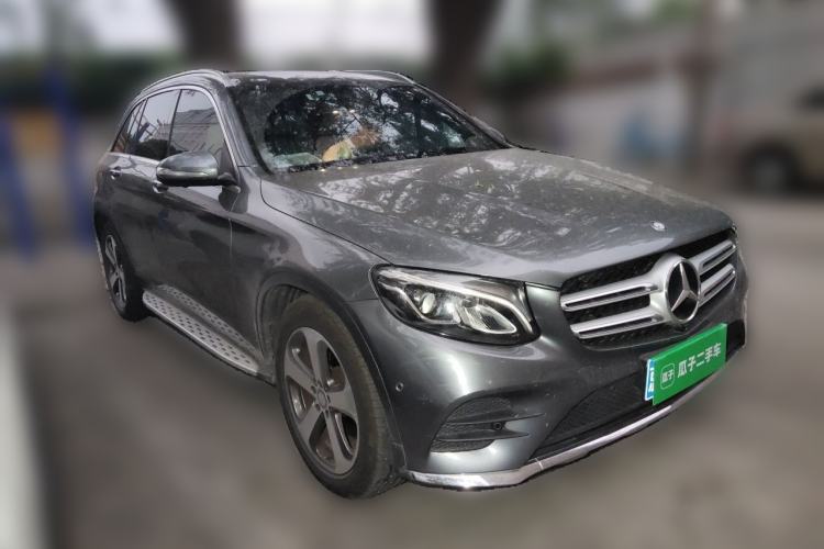 Used Mercedes-Benz GLC 2017 GLC 260 4MATIC Luxury Model Front Right 45 Deg