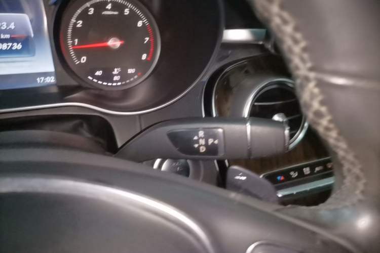 Used Mercedes-Benz GLC 2017 GLC 260 4MATIC Dynamic Edition Gear Lever