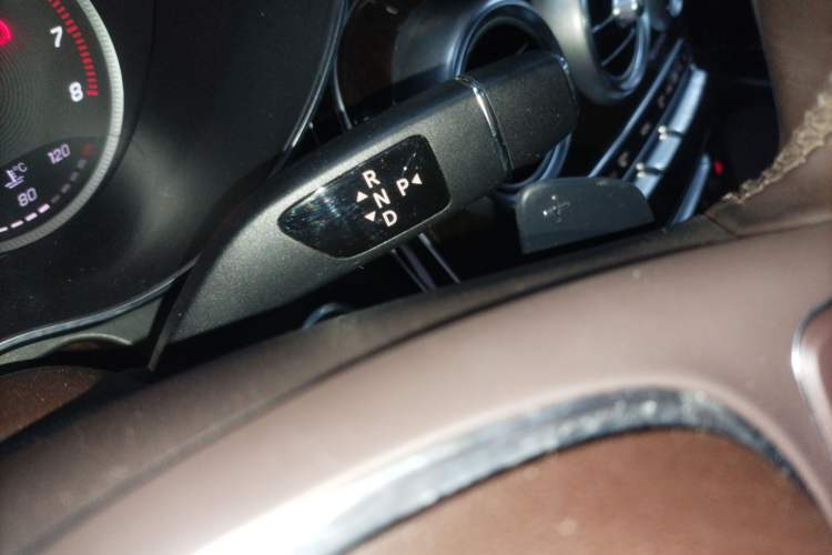 Used Mercedes-Benz GLC 2017 GLC 260 4MATIC Luxury Model Gear Lever