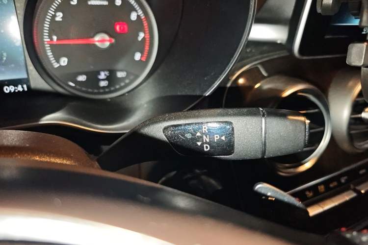 Used Mercedes-Benz GLC 2017 GLC 260 4MATIC Luxury Model Gear Lever