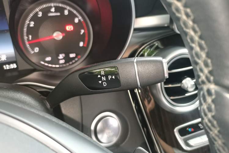 Used Mercedes-Benz GLC 2017 GLC 260 4MATIC Dynamic Edition Gear Lever