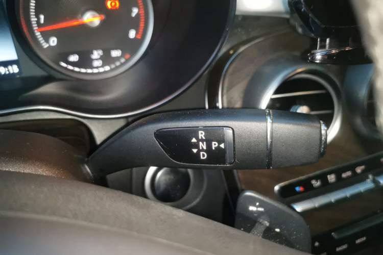 Used Mercedes-Benz GLC 2017 GLC 300 4MATIC Sport Edition Gear Lever