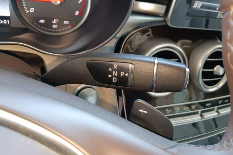 Used Mercedes-Benz GLC 2017 GLC 260 4MATIC Dynamic Edition Gear Lever