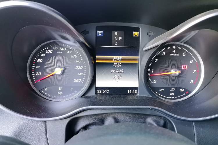 Used Mercedes-Benz GLC 2017 GLC 260 4MATIC Luxury Model Instrument Cluster