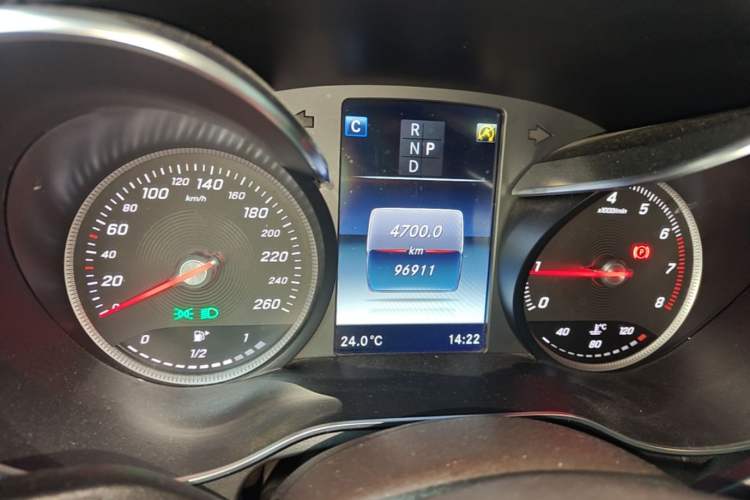 Used Mercedes-Benz GLC 2017 GLC 260 4MATIC Luxury Model Instrument Cluster