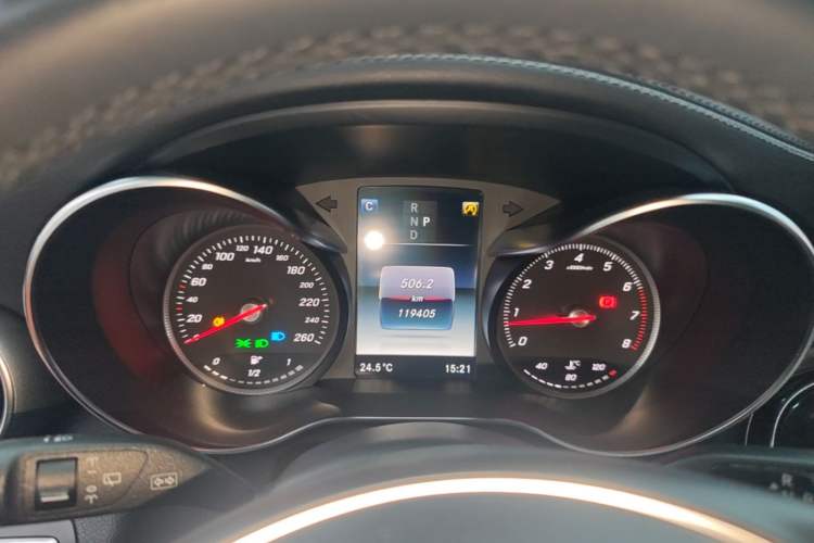 Used Mercedes-Benz GLC 2017 GLC 260 4MATIC Luxury Model Instrument Cluster