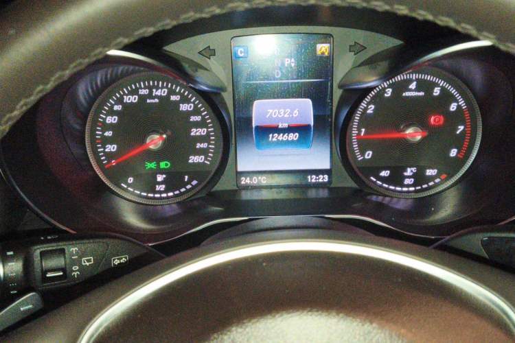 Used Mercedes-Benz GLC 2017 GLC 260 4MATIC Dynamic Edition Instrument Cluster