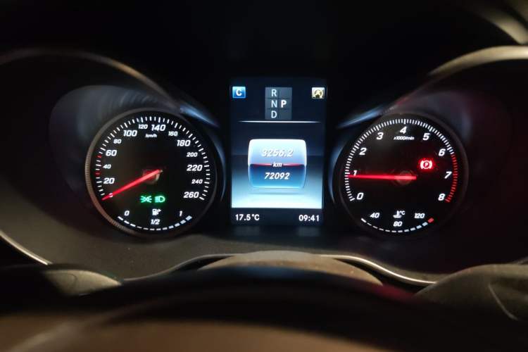 Used Mercedes-Benz GLC 2017 GLC 260 4MATIC Luxury Model Instrument Cluster