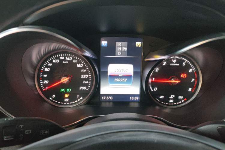 Used Mercedes-Benz GLC 2017 GLC 260 4MATIC Luxury Model Instrument Cluster