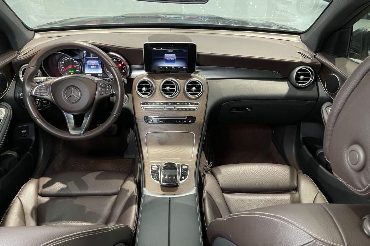 Used Mercedes-Benz GLC 2017 GLC 300 4MATIC Sport Edition Interior 1