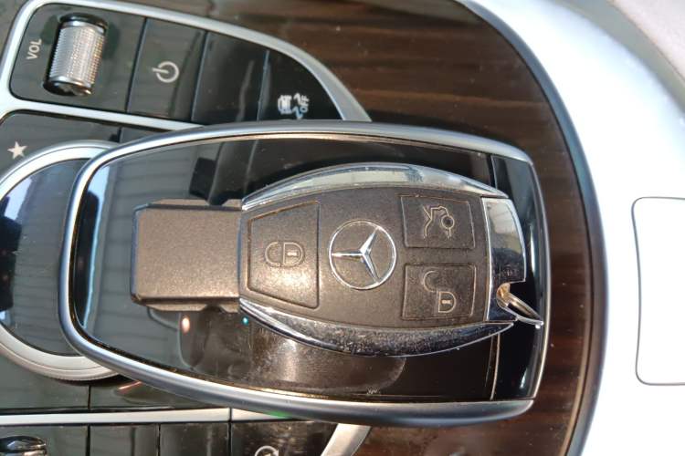 Used Mercedes-Benz GLC 2017 GLC 260 4MATIC Dynamic Edition Interior 1