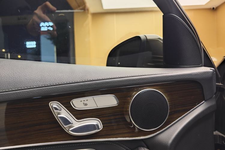 Used Mercedes-Benz GLC 2017 GLC 260 4MATIC Luxury Model Interior 14