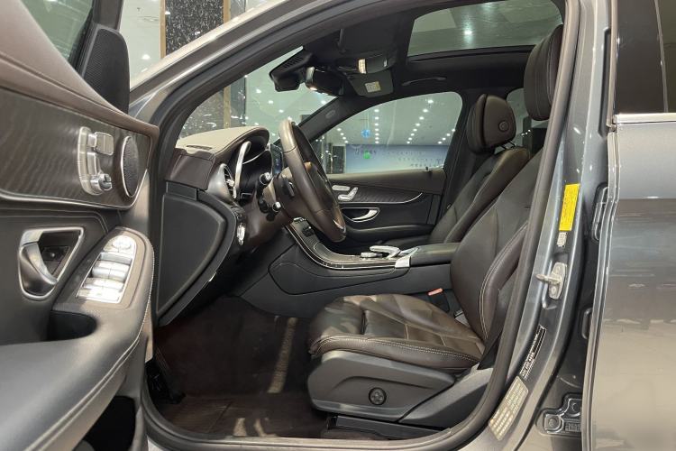 Used Mercedes-Benz GLC 2017 GLC 300 4MATIC Sport Edition Interior 2