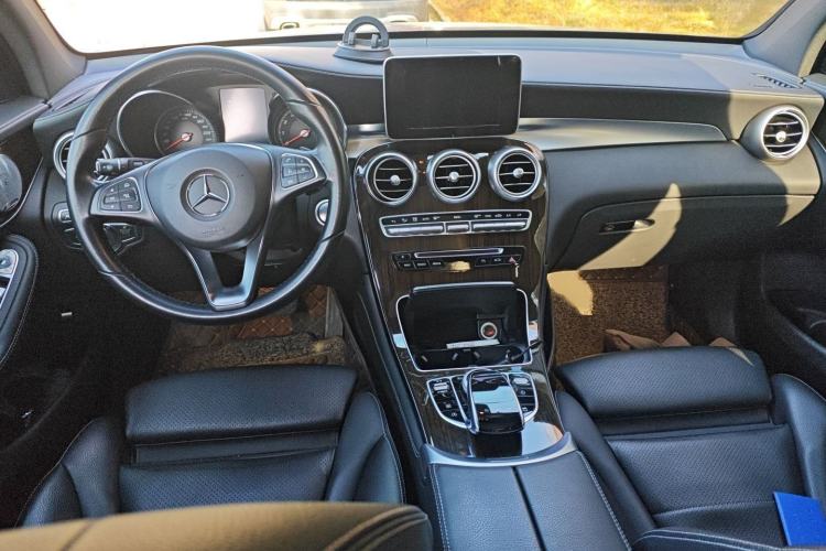 Used Mercedes-Benz GLC 2017 GLC 260 4MATIC Luxury Model Interior 2