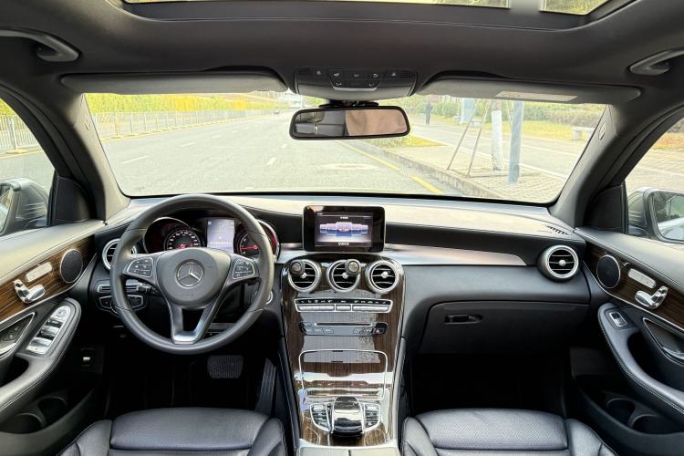 Used Mercedes-Benz GLC 2017 GLC 260 4MATIC Dynamic Edition Interior 2