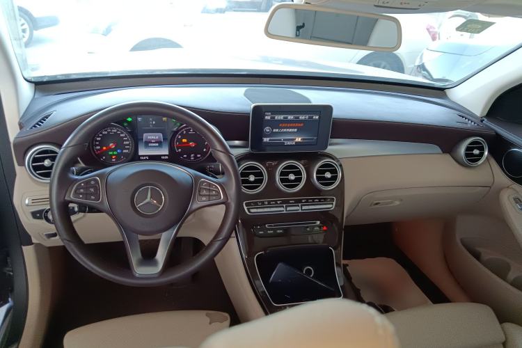 Used Mercedes-Benz GLC 2017 GLC 260 4MATIC Dynamic Edition Interior 2