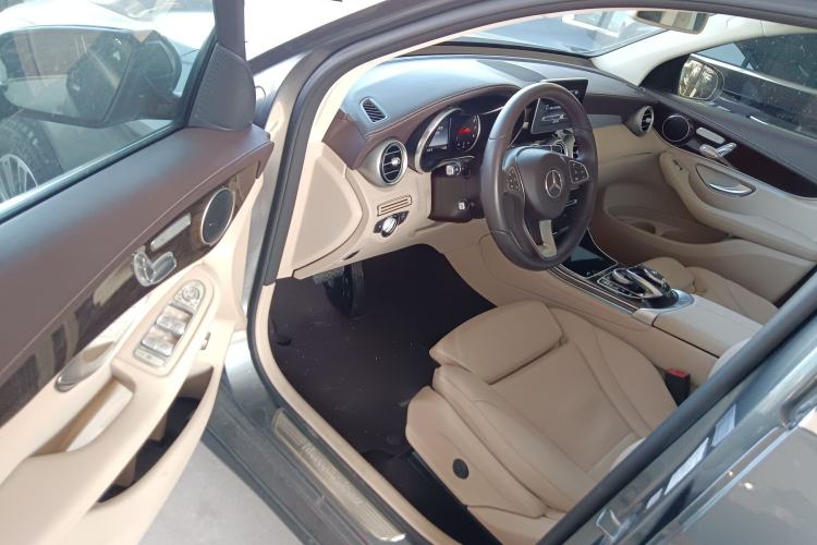 Used Mercedes-Benz GLC 2017 GLC 260 4MATIC Dynamic Edition Interior 3