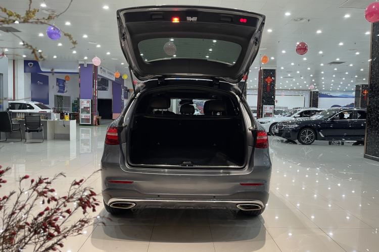Used Mercedes-Benz GLC 2017 GLC 300 4MATIC Sport Edition Interior 4