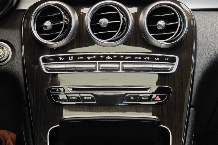 Used Mercedes-Benz GLC 2017 GLC 260 4MATIC Luxury Model Interior 4