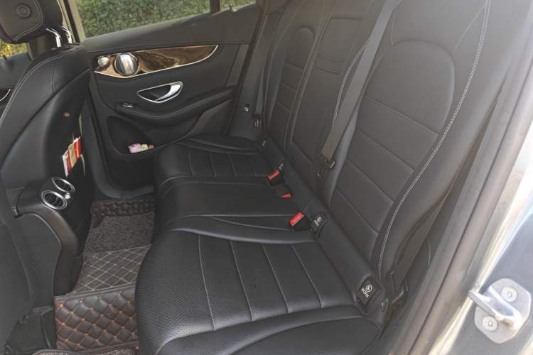 Used Mercedes-Benz GLC 2017 GLC 260 4MATIC Luxury Model Interior 4