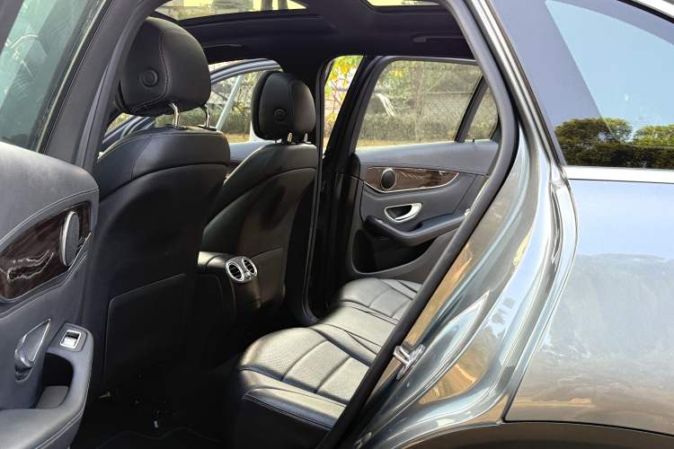 Used Mercedes-Benz GLC 2017 GLC 260 4MATIC Dynamic Edition Interior 4