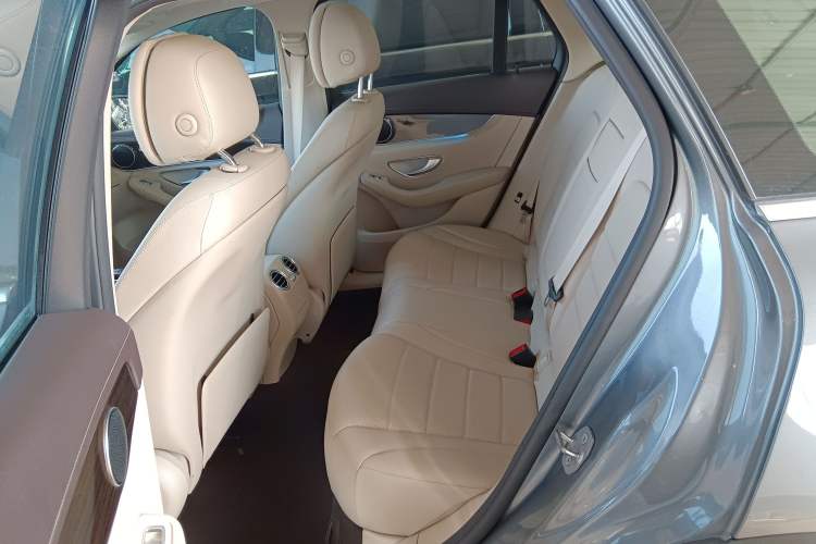 Used Mercedes-Benz GLC 2017 GLC 260 4MATIC Dynamic Edition Interior 4