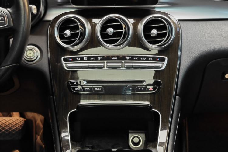 Used Mercedes-Benz GLC 2017 GLC 260 4MATIC Luxury Model Interior 5