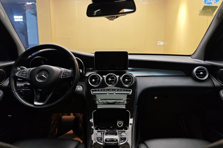 Used Mercedes-Benz GLC 2017 GLC 260 4MATIC Luxury Model Interior 6