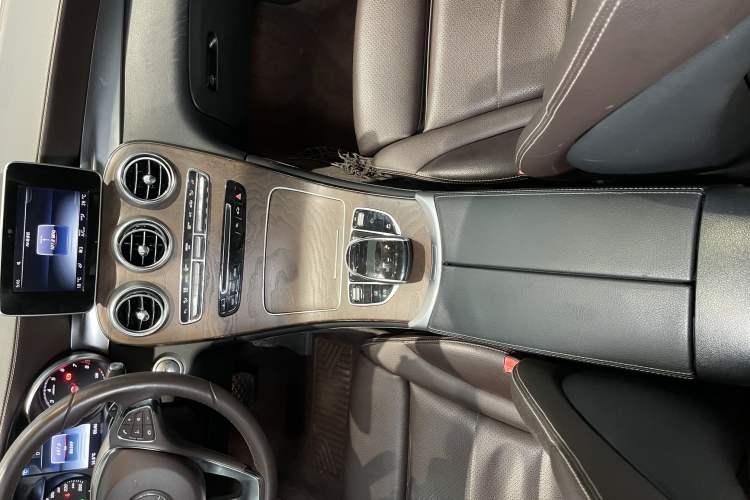 Used Mercedes-Benz GLC 2017 GLC 300 4MATIC Sport Edition Interior 7