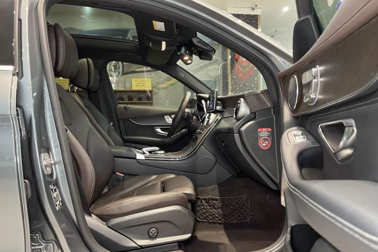 Used Mercedes-Benz GLC 2017 GLC 300 4MATIC Sport Edition Interior 8