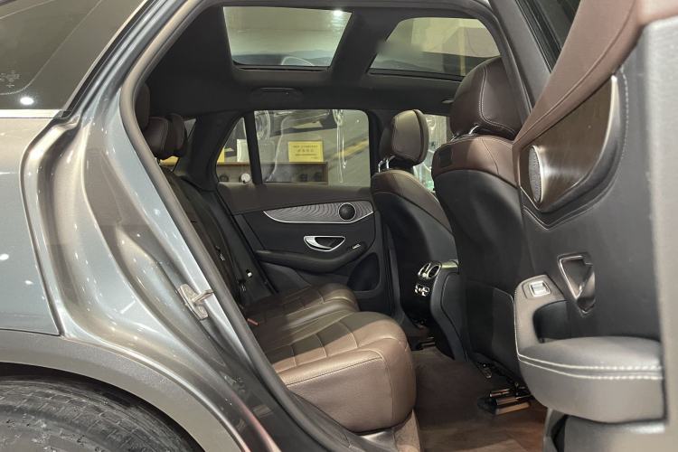 Used Mercedes-Benz GLC 2017 GLC 300 4MATIC Sport Edition Interior 9